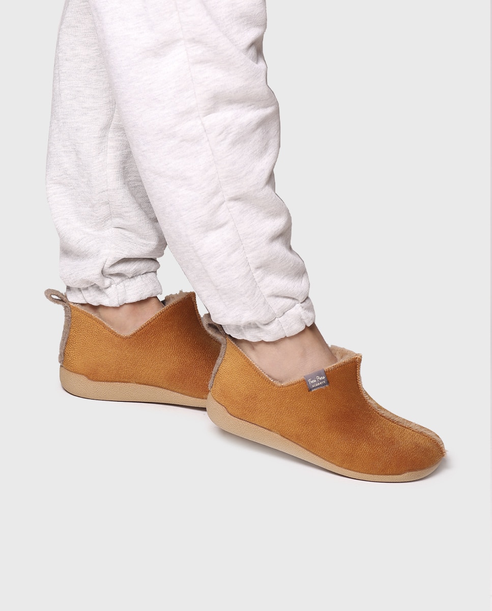 Pantufas Fechadas Tipo Botim Castanho-claro-4