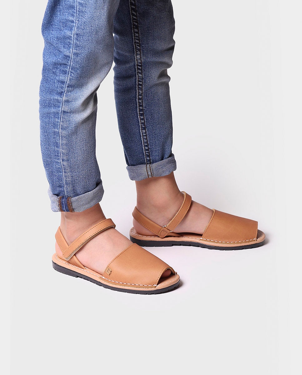 Menorquinas Infantil de Pele Brilhante com Velcro Toni Pons Castanho-4