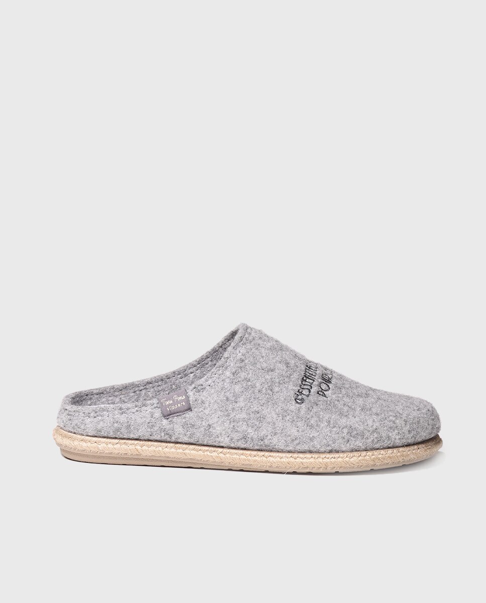 Imagem 0 de Pantufas de Feltro com Bordado