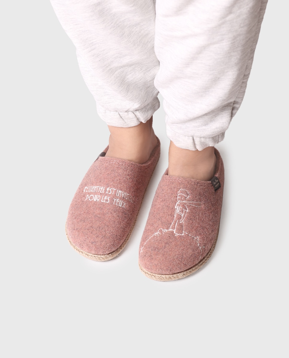Pantufas Fechadas de Feltro com Bordados Rosa-4