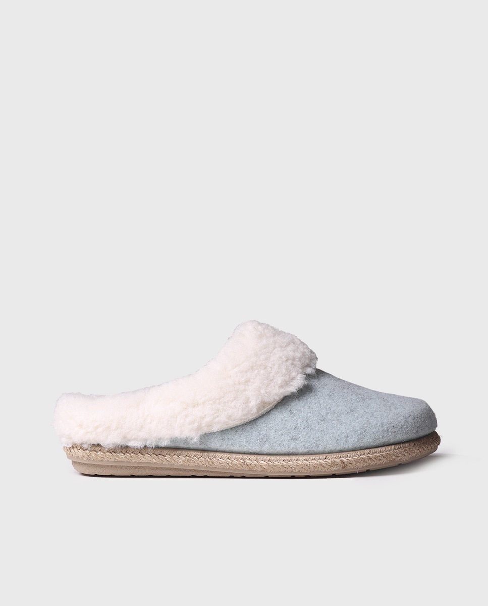 Imagem 0 de Pantufas Abertas de Feltro com Sola Antiderrapante