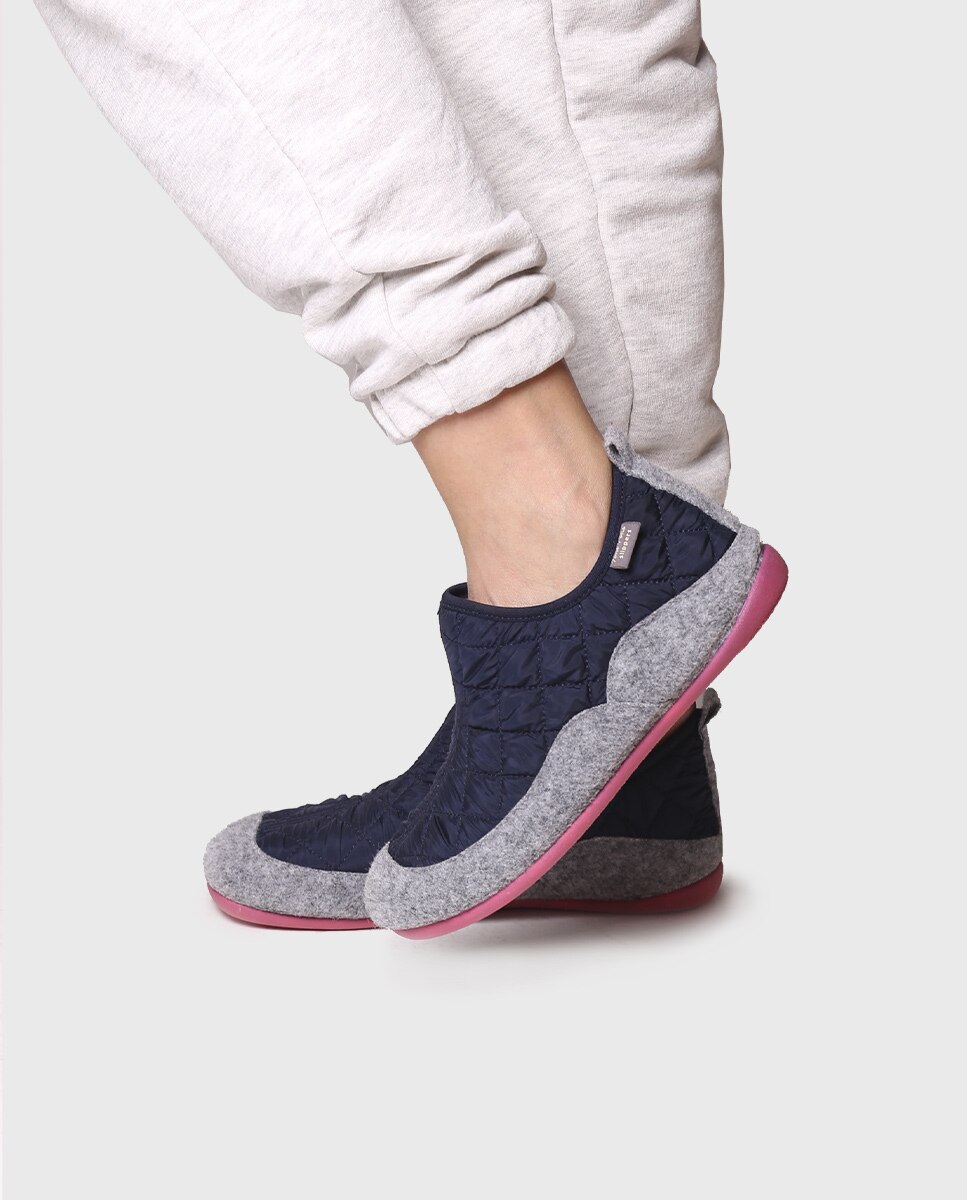 Pantufas Fechadas de Tecido Acolchoado Azul-4