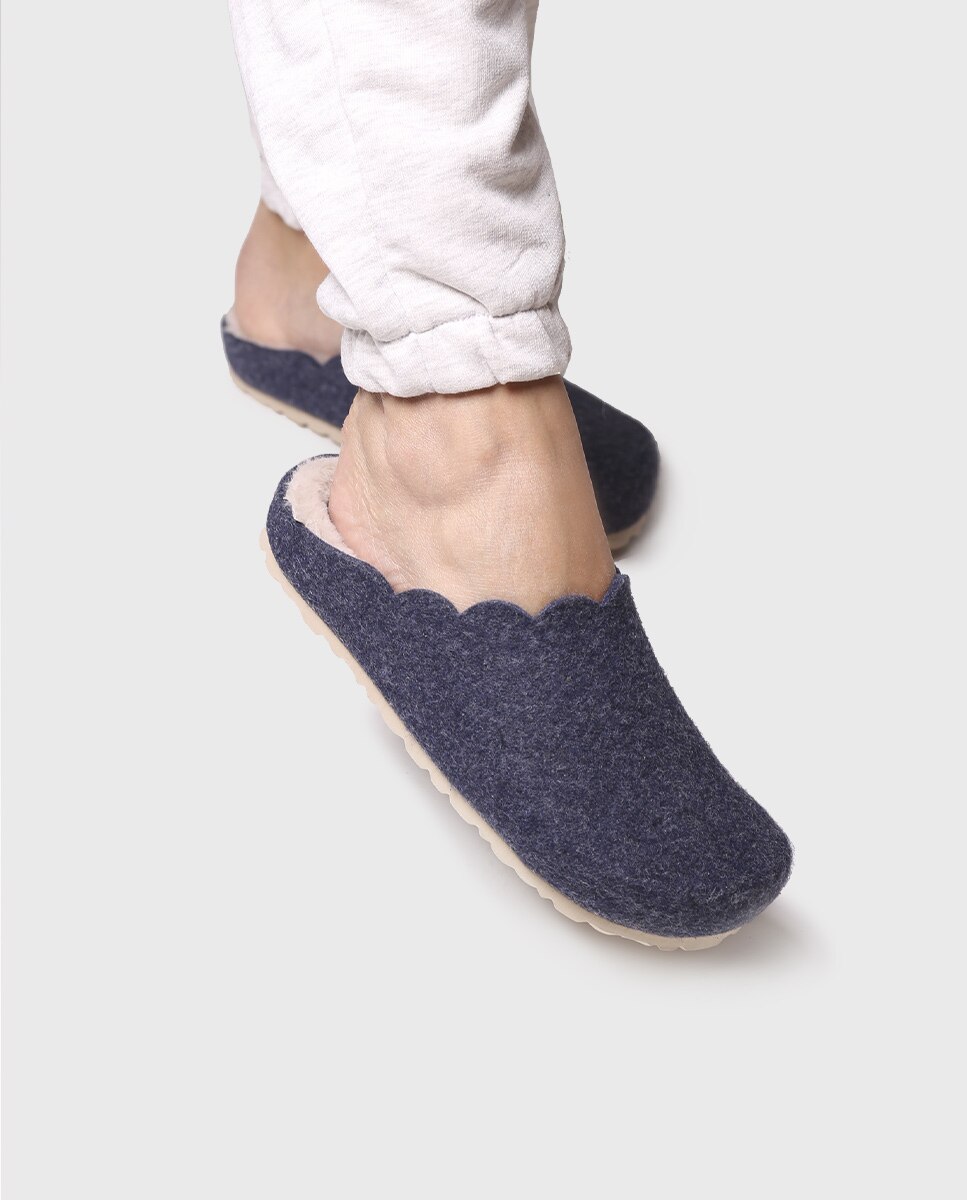 Pantufas Fechadas de Feltro em Liso Azul-4