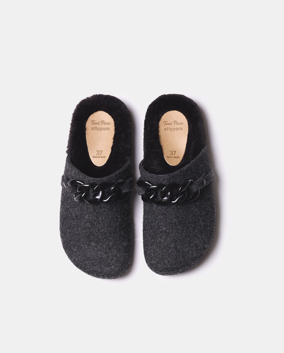 Pantufas Fechadas em Feltro com Adorno Cinzento-3