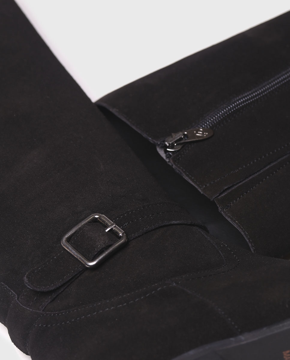 Botas de Camurça com Fecho Zip Preto-3