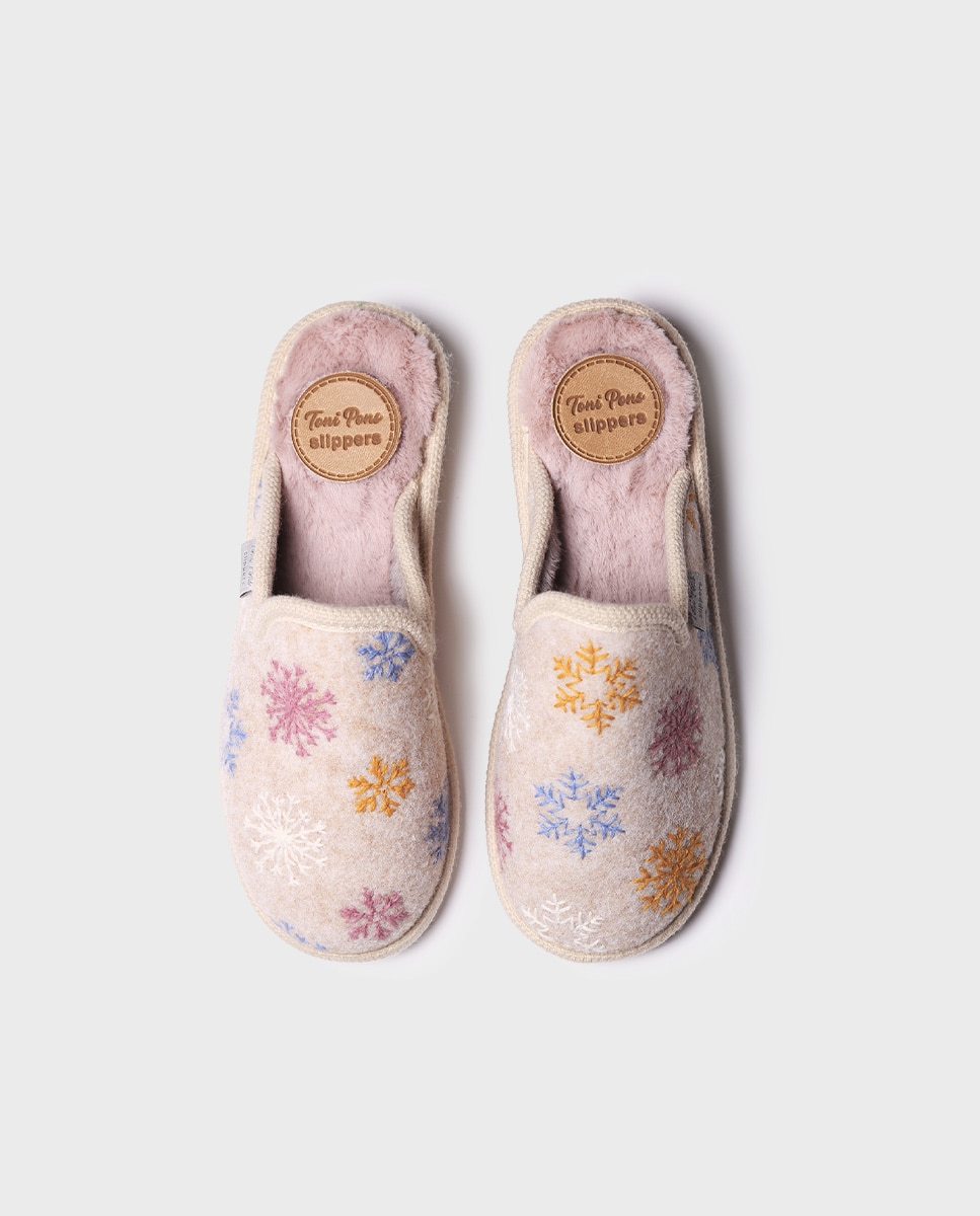 Pantufas Fechadas de Tecido com Bordados Cru-3
