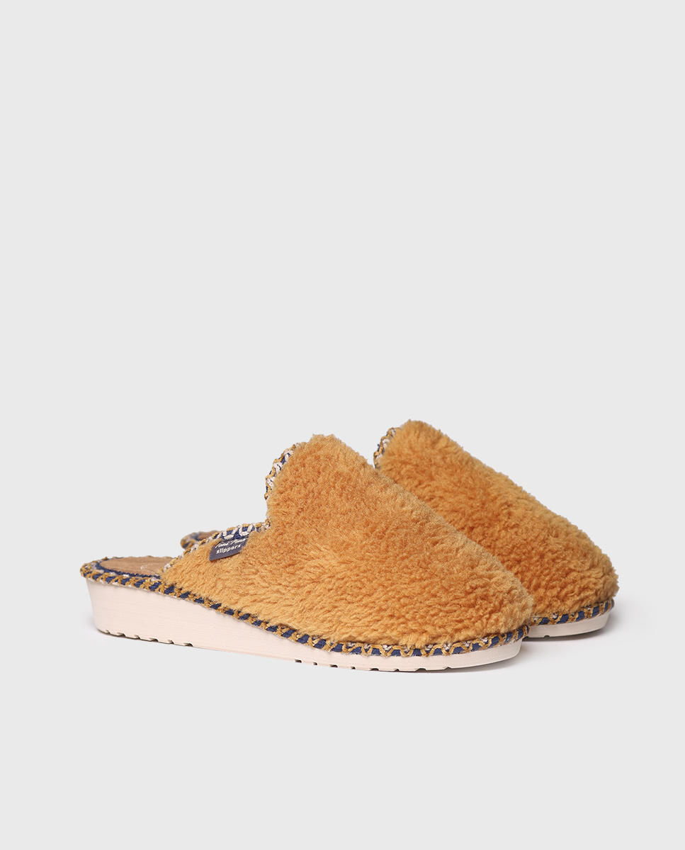 Pantufas Fechadas de Tecido com Bordados Amarelo-2