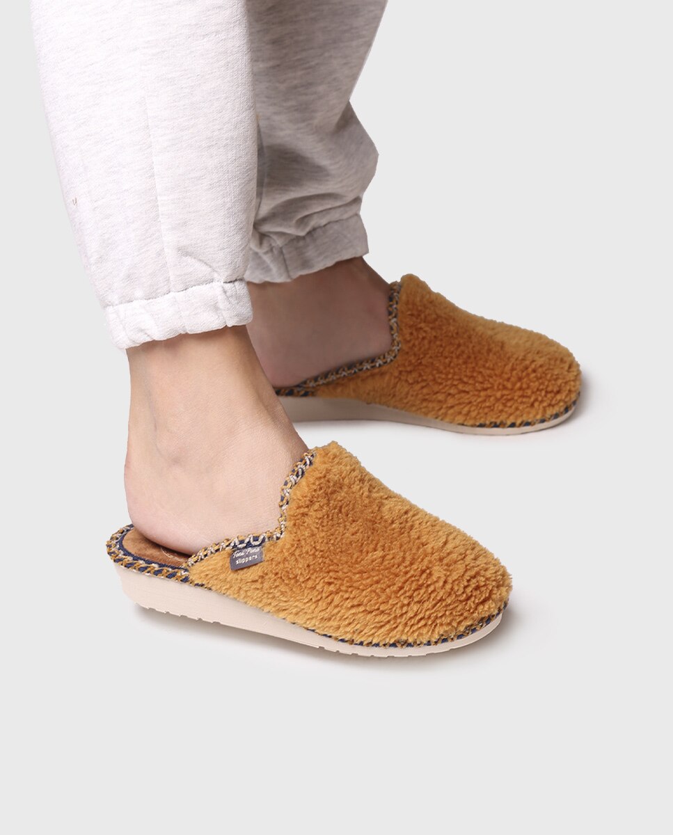 Pantufas Fechadas de Tecido com Bordados Amarelo-4