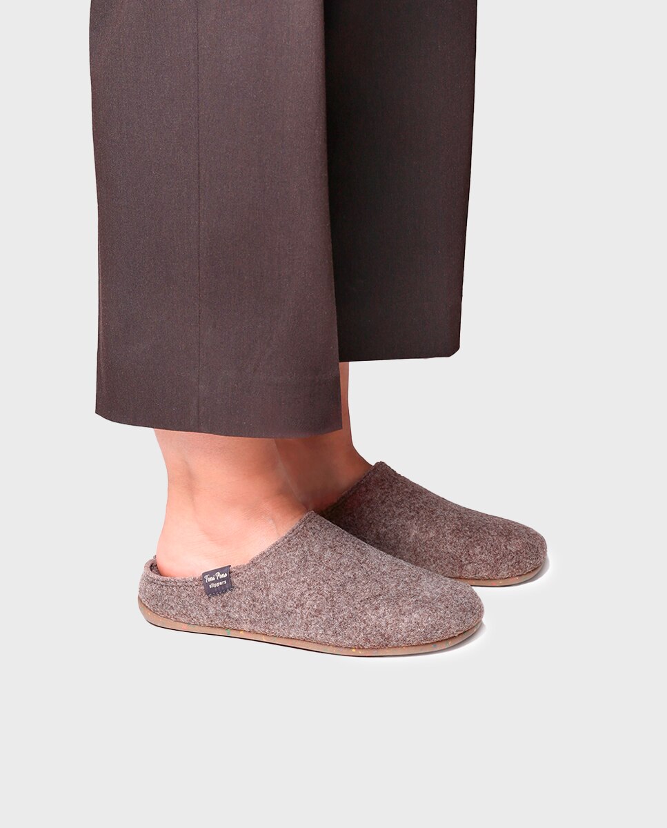 Pantufas Fechadas de Feltro Reciclado Taupe-4