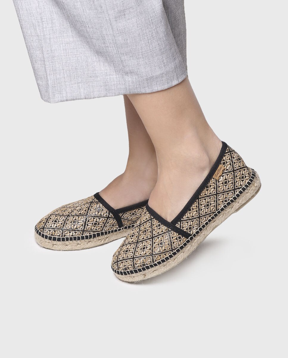 Alpercatas Rasas de Tecido Estampado Preto / Natural-4