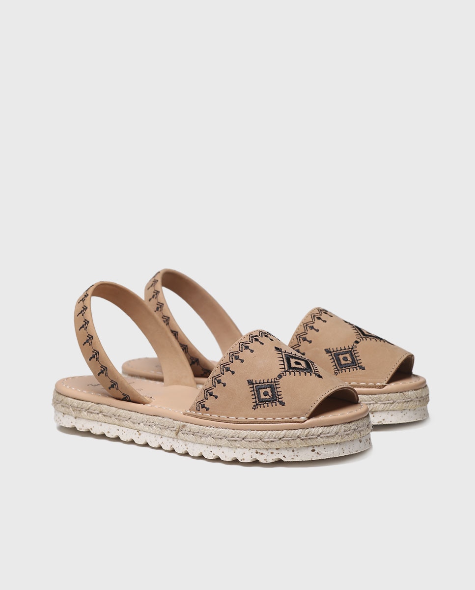 Menorquinas de Pele com Bordados Castanho-2