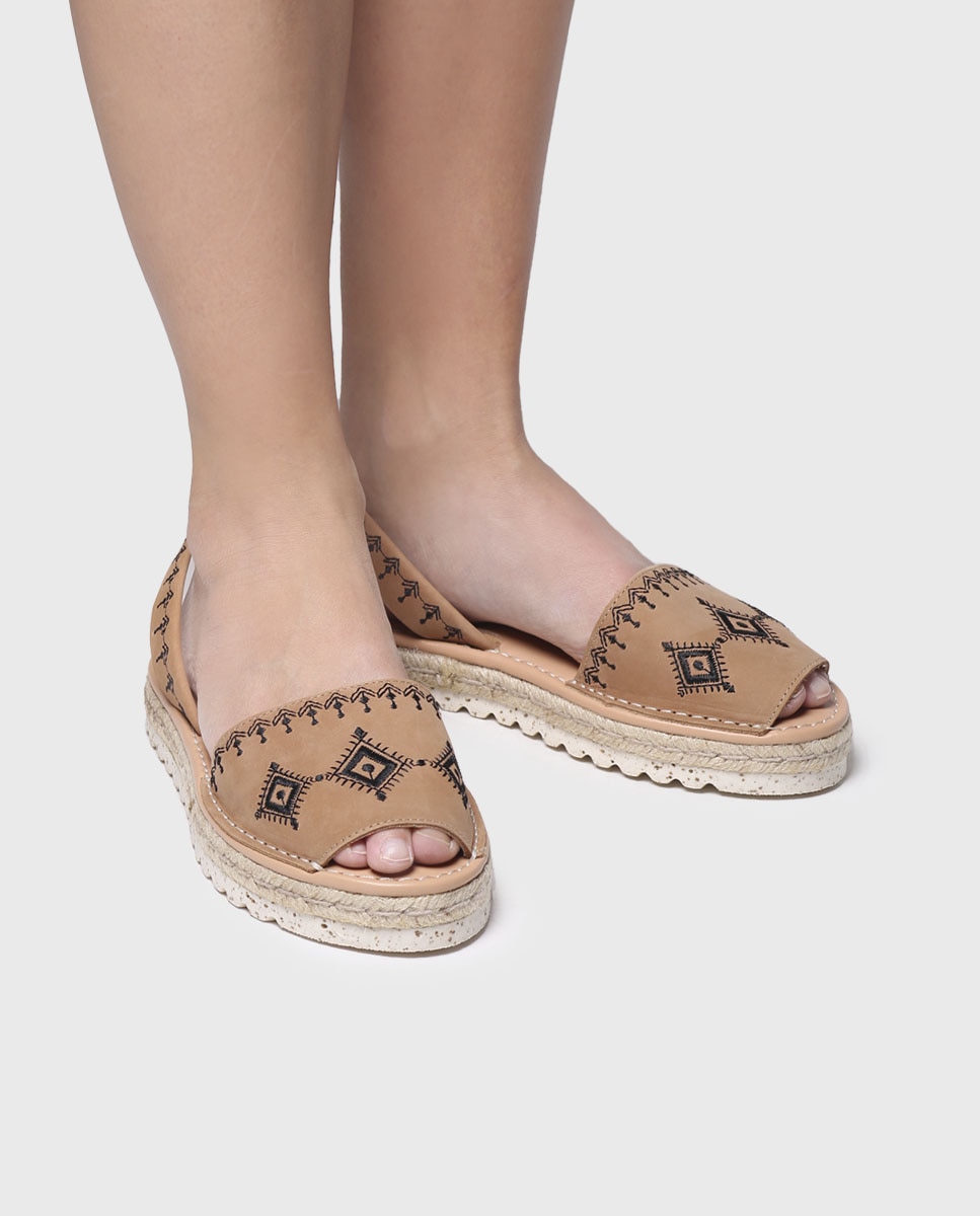 Menorquinas de Pele com Bordados Castanho-4