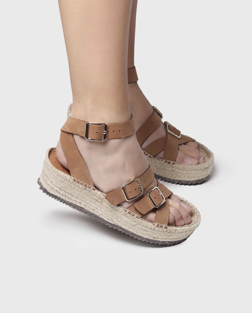 Sandálias de Plataforma em Pele com Fivela Castanho-4