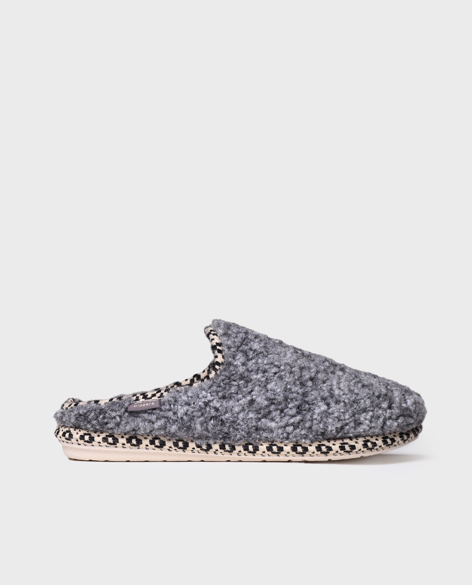 Imagem 0 de Pantufas Fechadas de Pelo de Ovelha