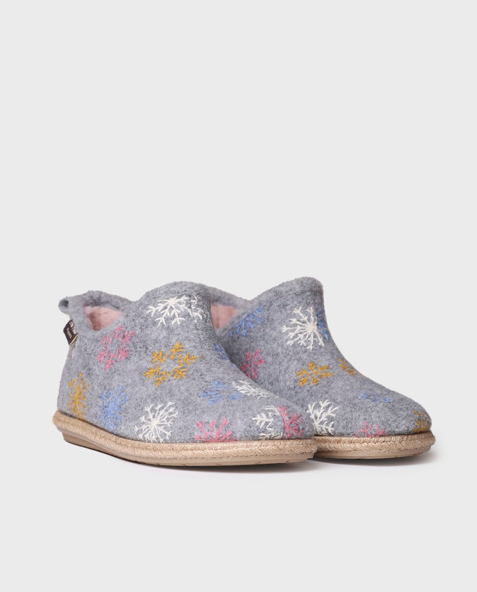 Pantufas Fechadas com Bordado Cinzento-2