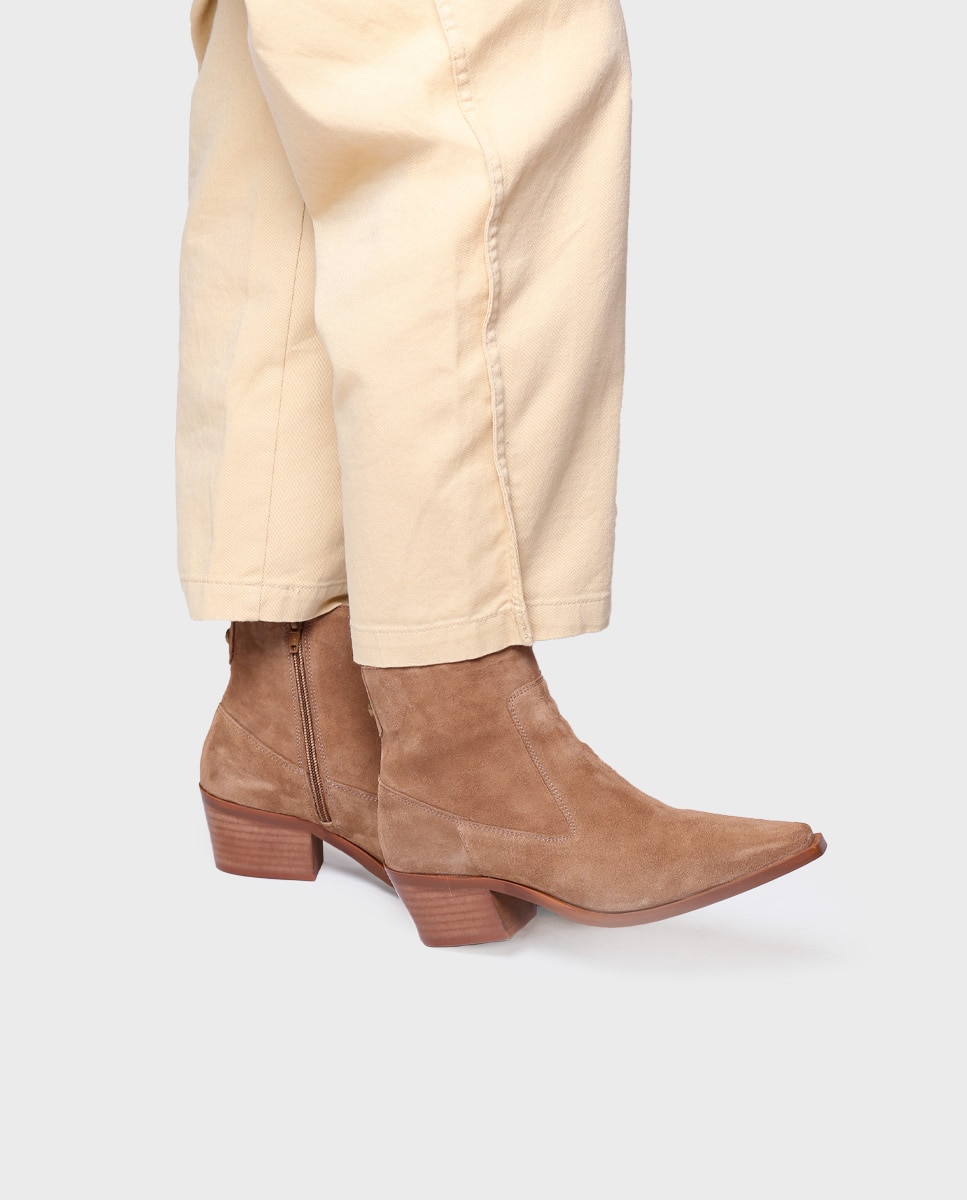 Botins de Camurça com Fecho Zip Castanho-4