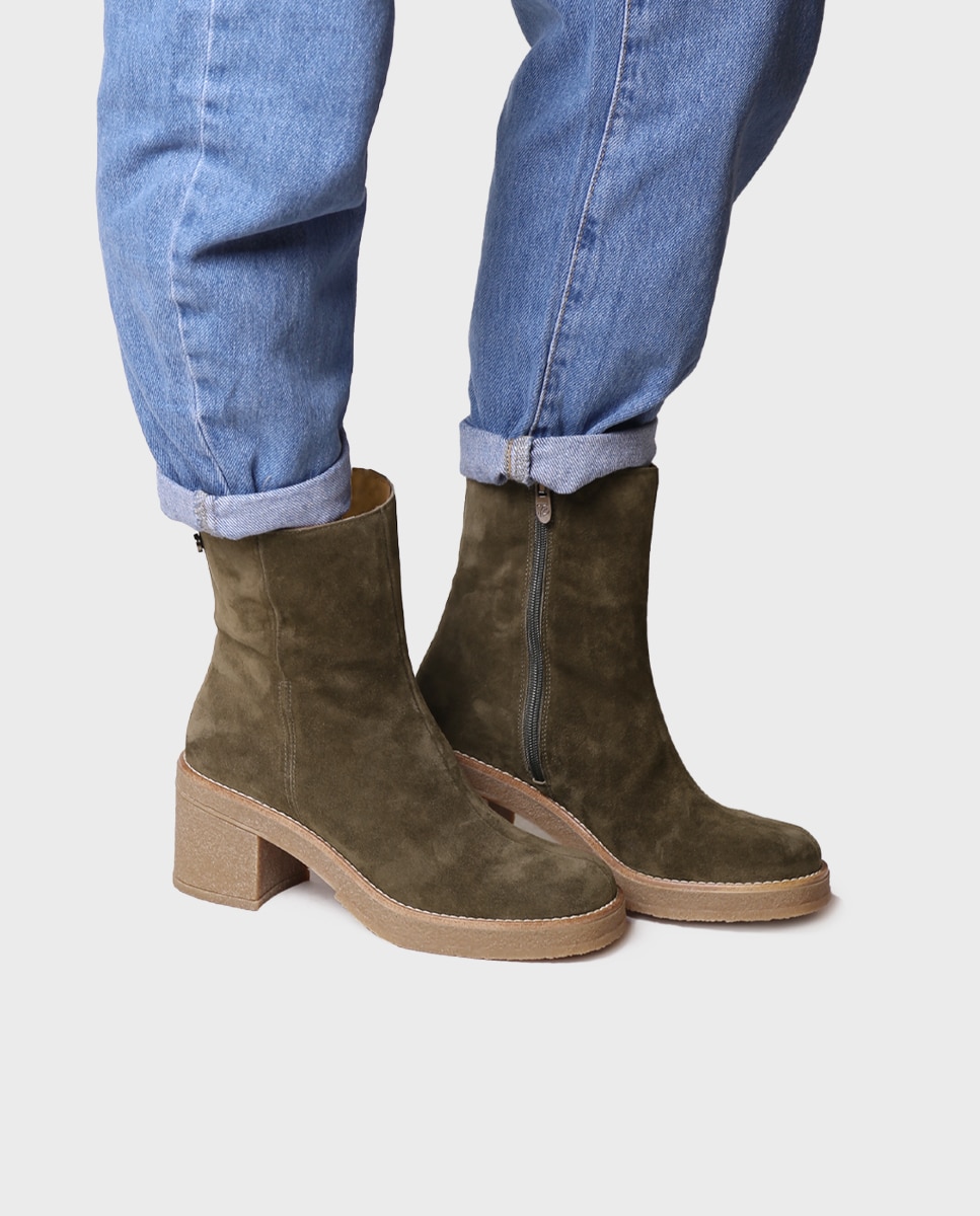 Botins de Camurça com Fecho Zip Caqui-4