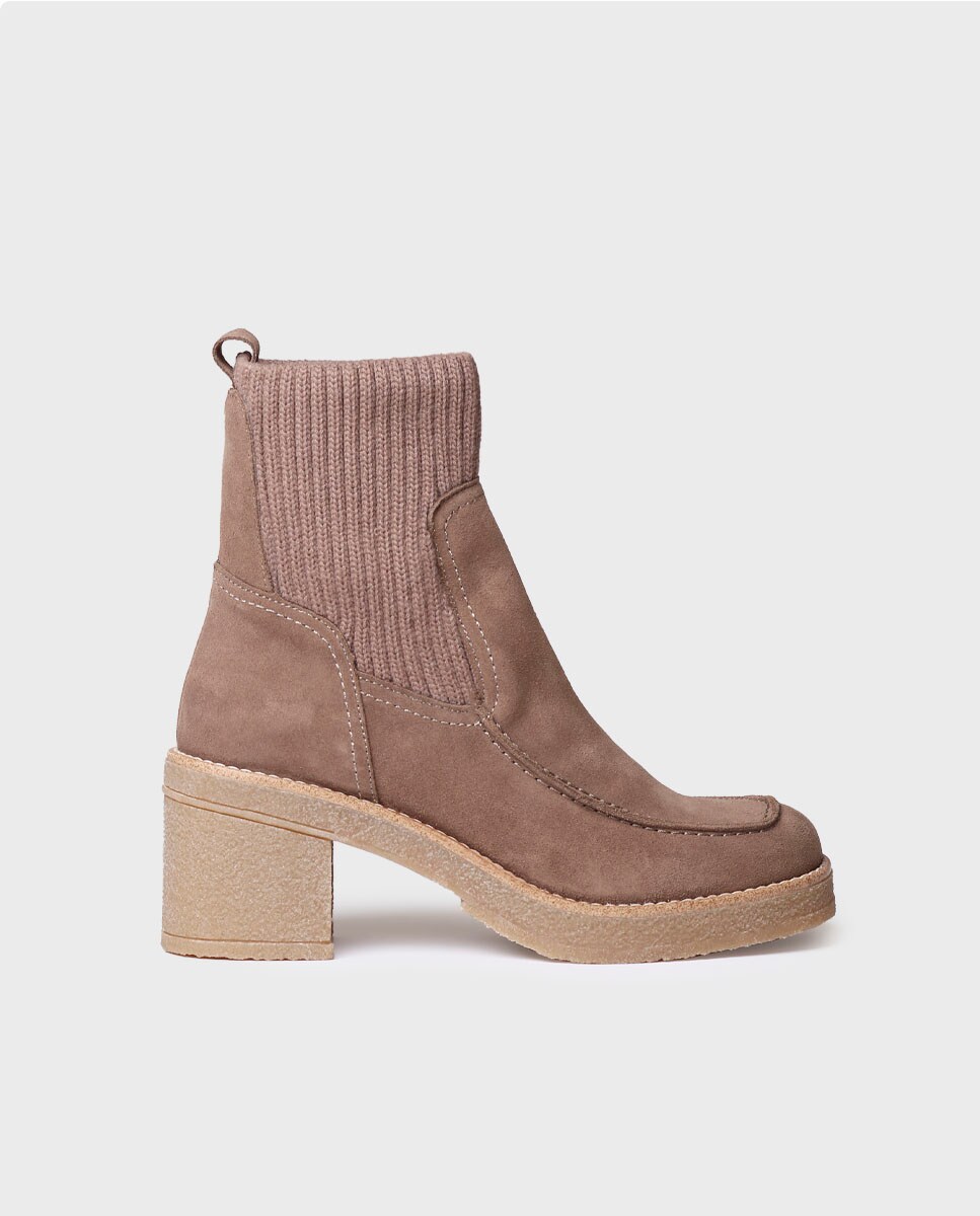 Botins de Salto em Camurça Taupe-1