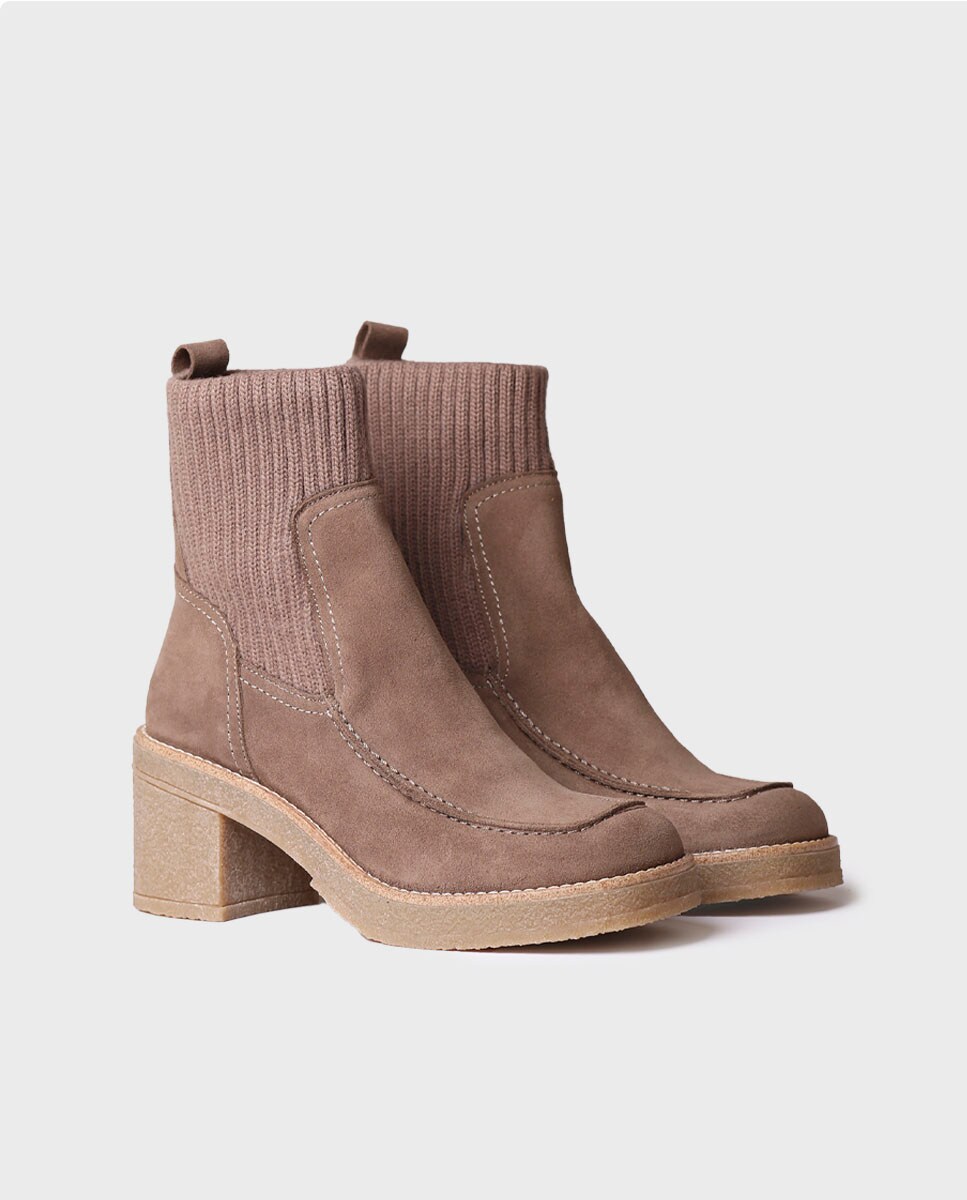 Botins de Salto em Camurça Taupe-2