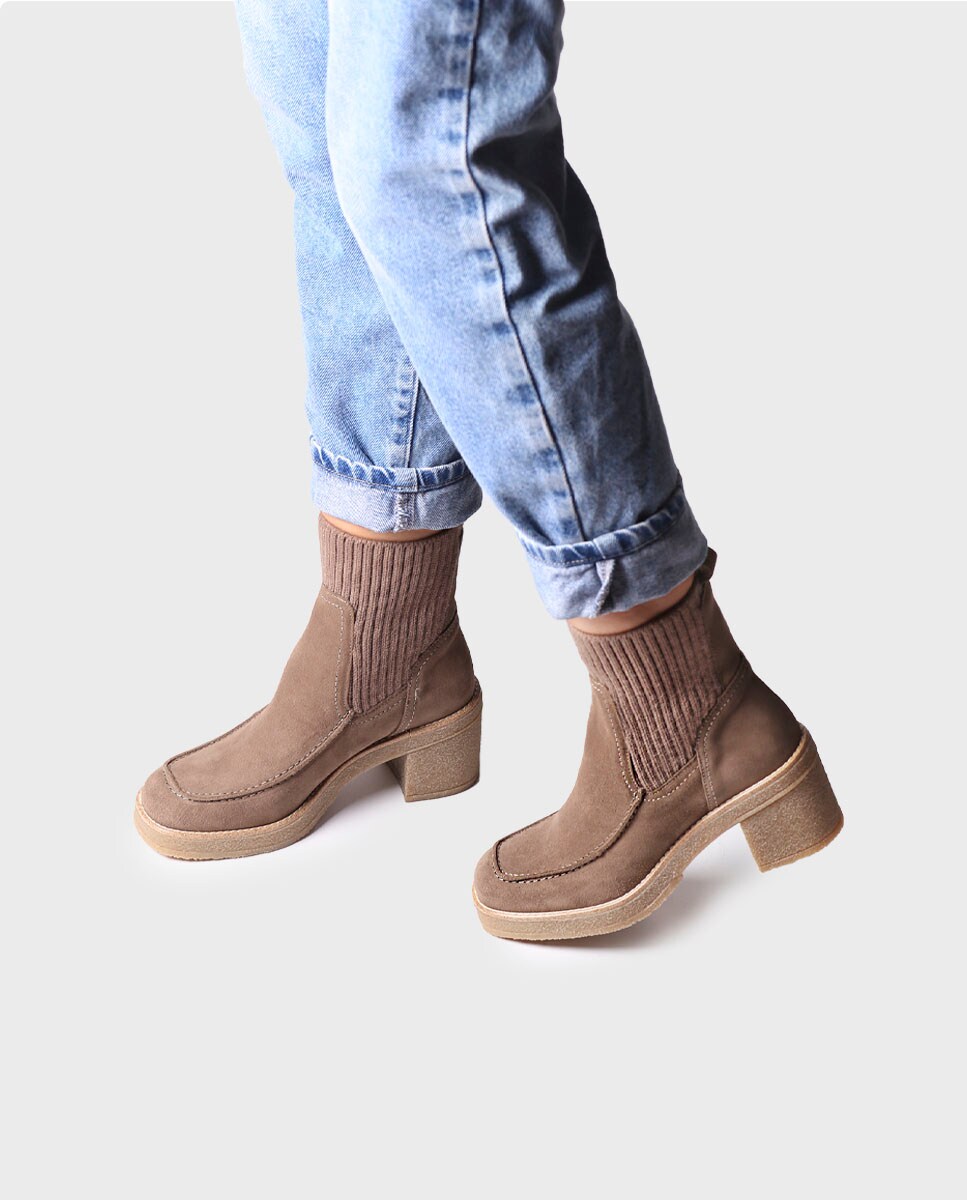 Botins de Salto em Camurça Taupe-4