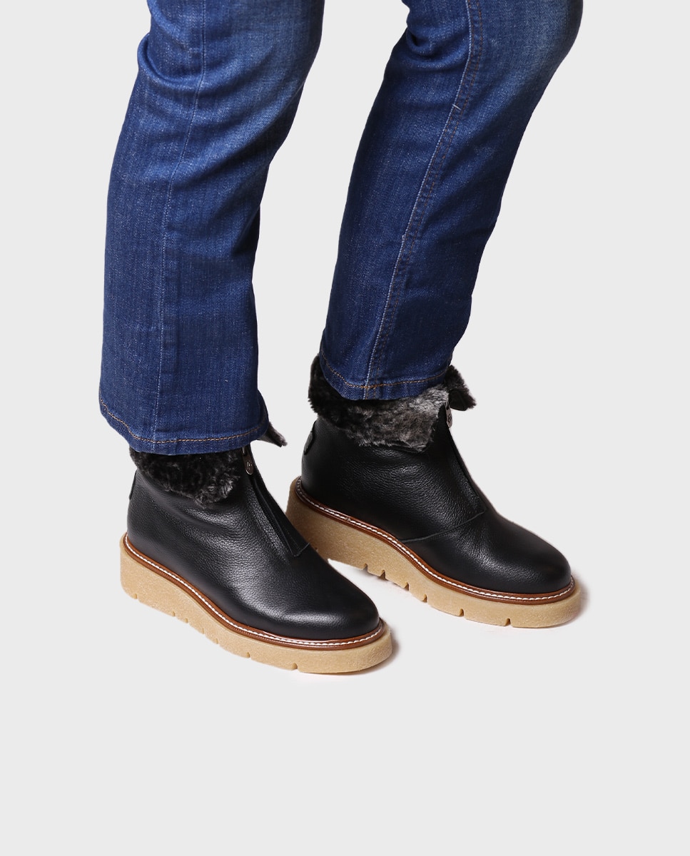 Botins de Pele com Fecho Zip Frontal Preto-4