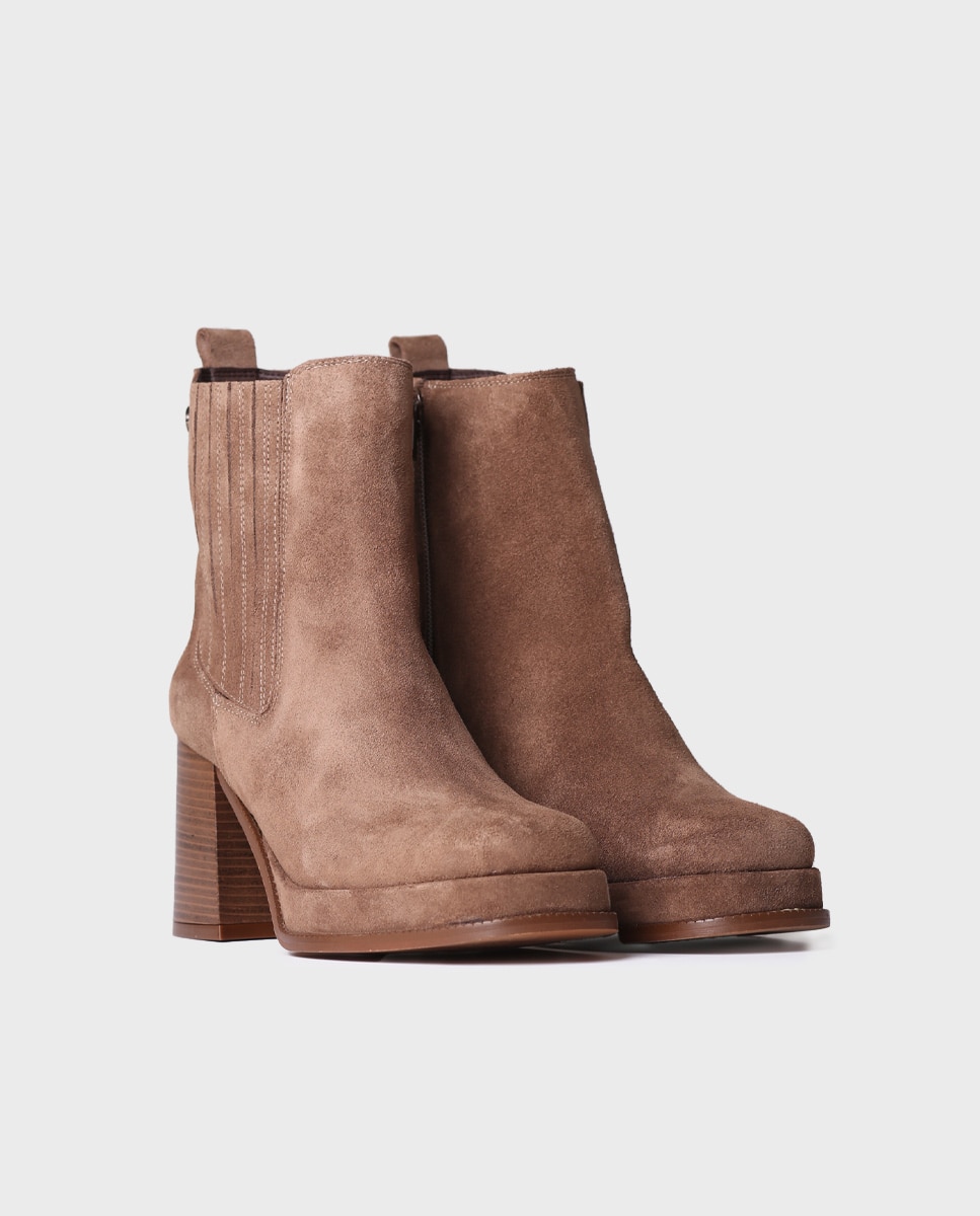 Botins de Salto em Camurça Taupe-2