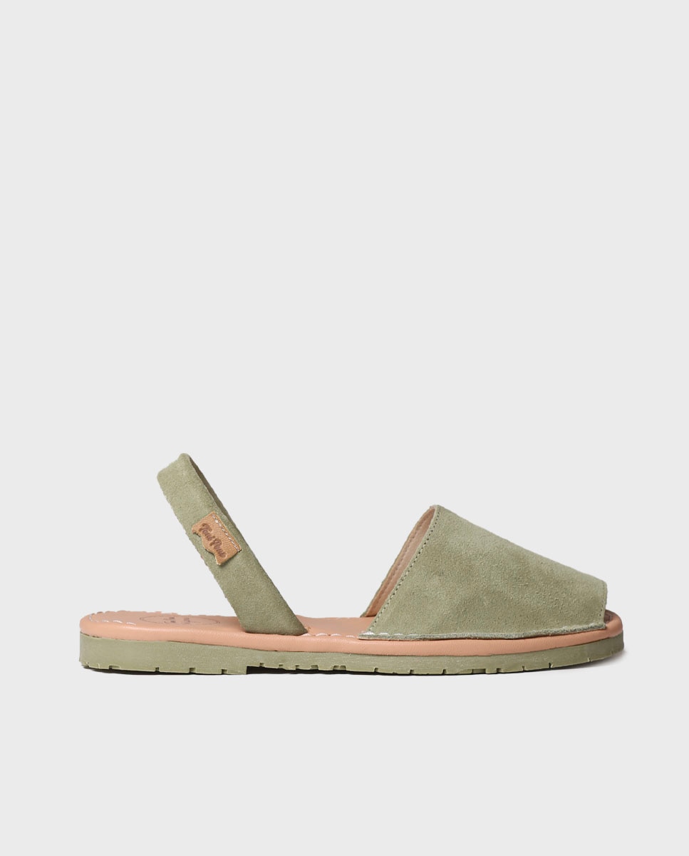 Imagem 0 de Menorquinas de Camurça com Sola de Borracha