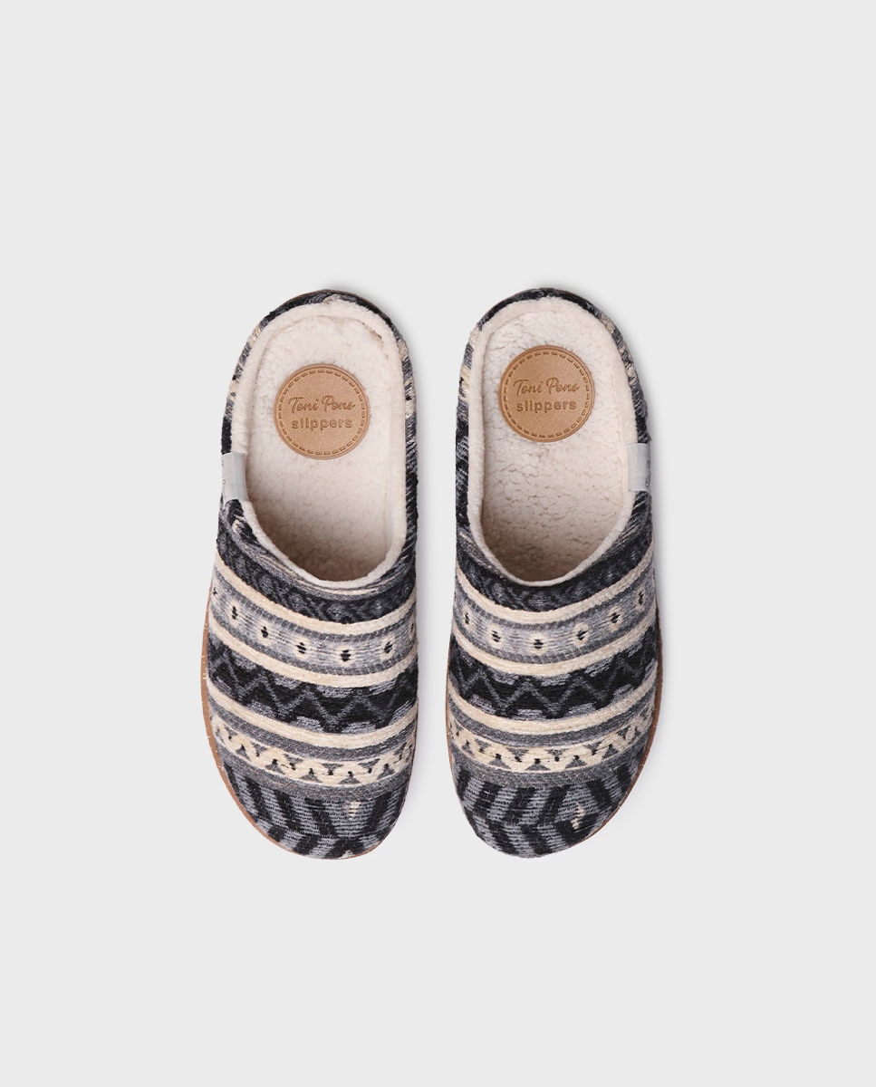 Pantufas Fechadas com Plataforma Preto-3