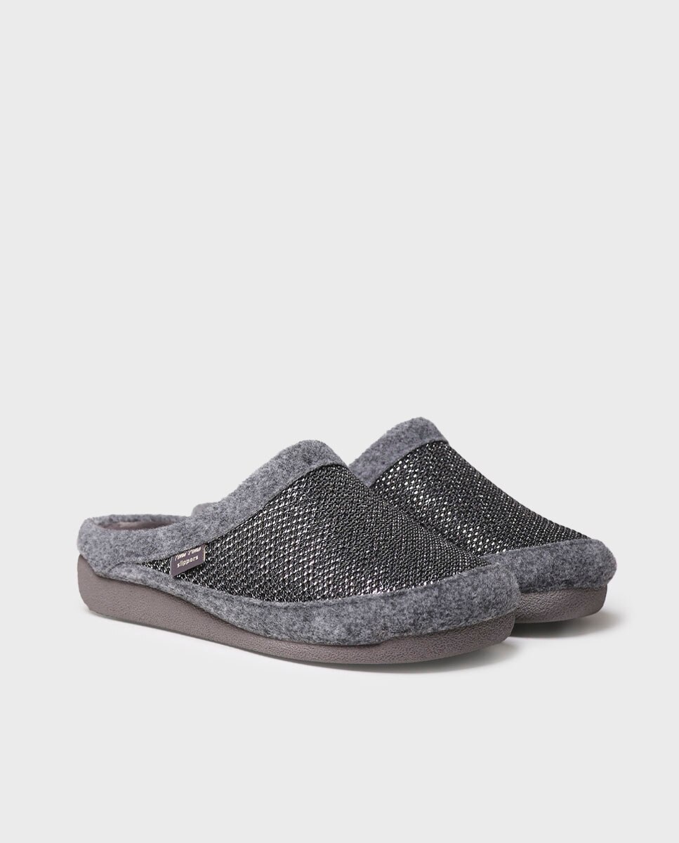 Pantufas Fechadas de Feltro Preto-2