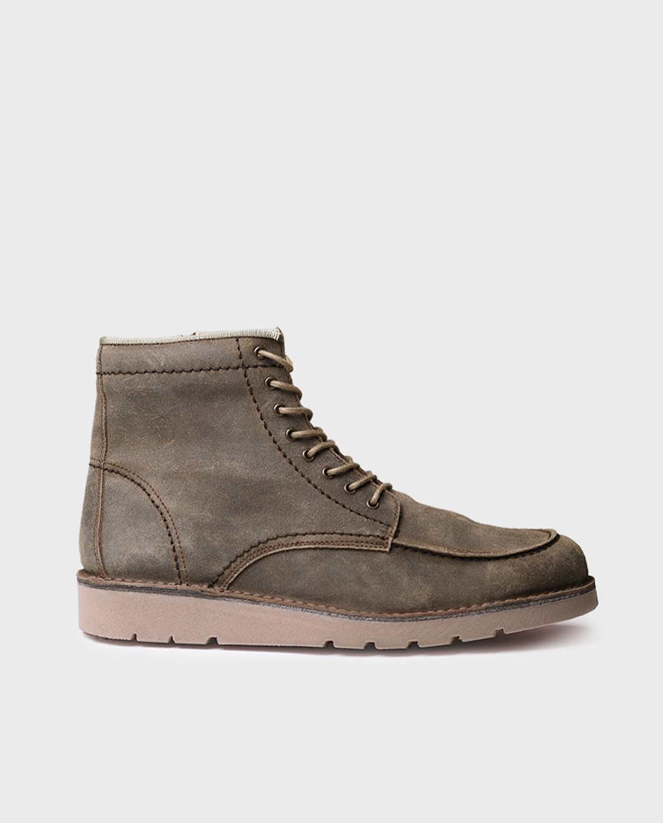 Imagem 0 de Botins de Pele com Atacadores