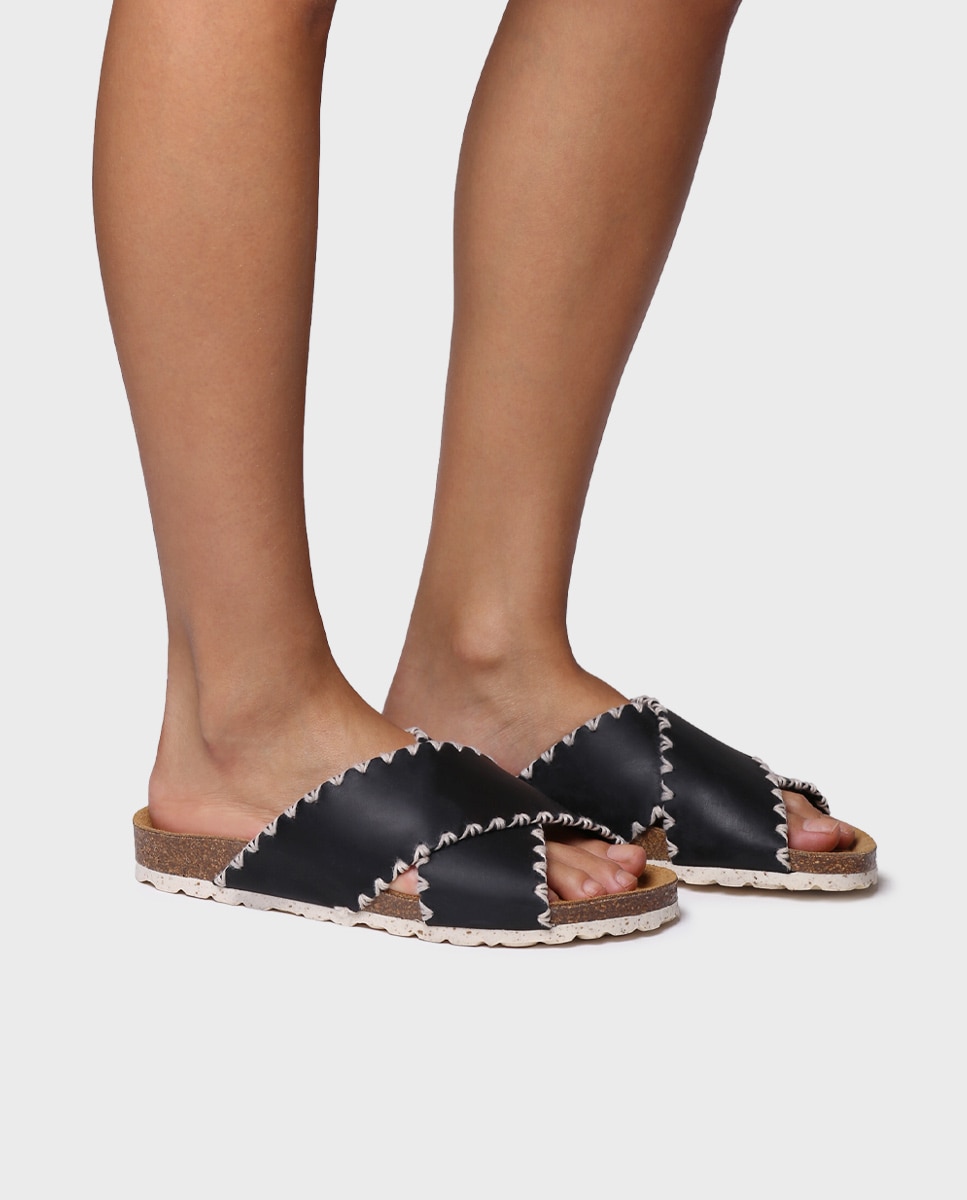 Sandálias Rasas de Pele Preto-4
