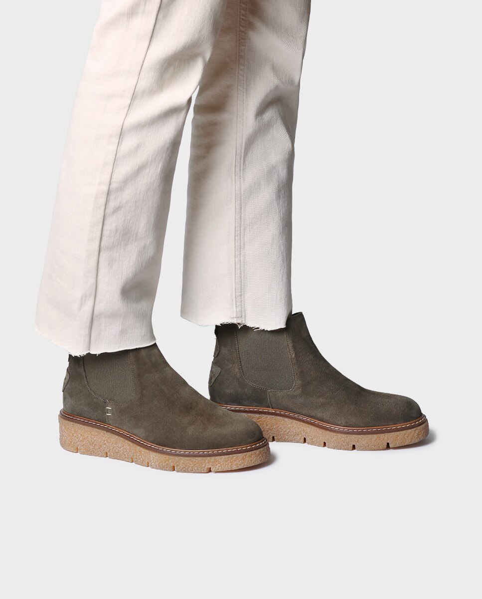 Botins de Camurça com Elásticos Caqui-4