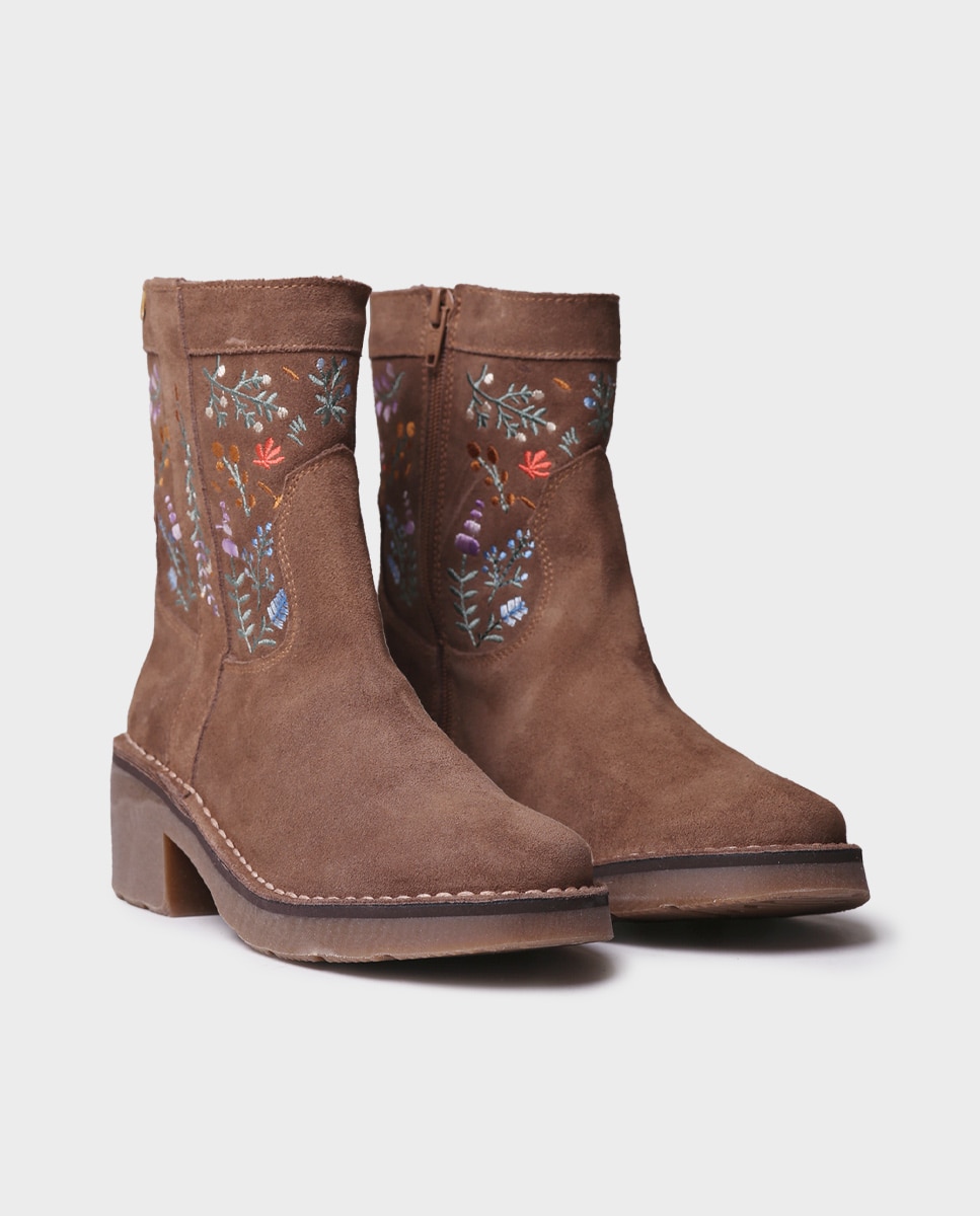 Botins de Camurça com Fecho Zip Castanho-2