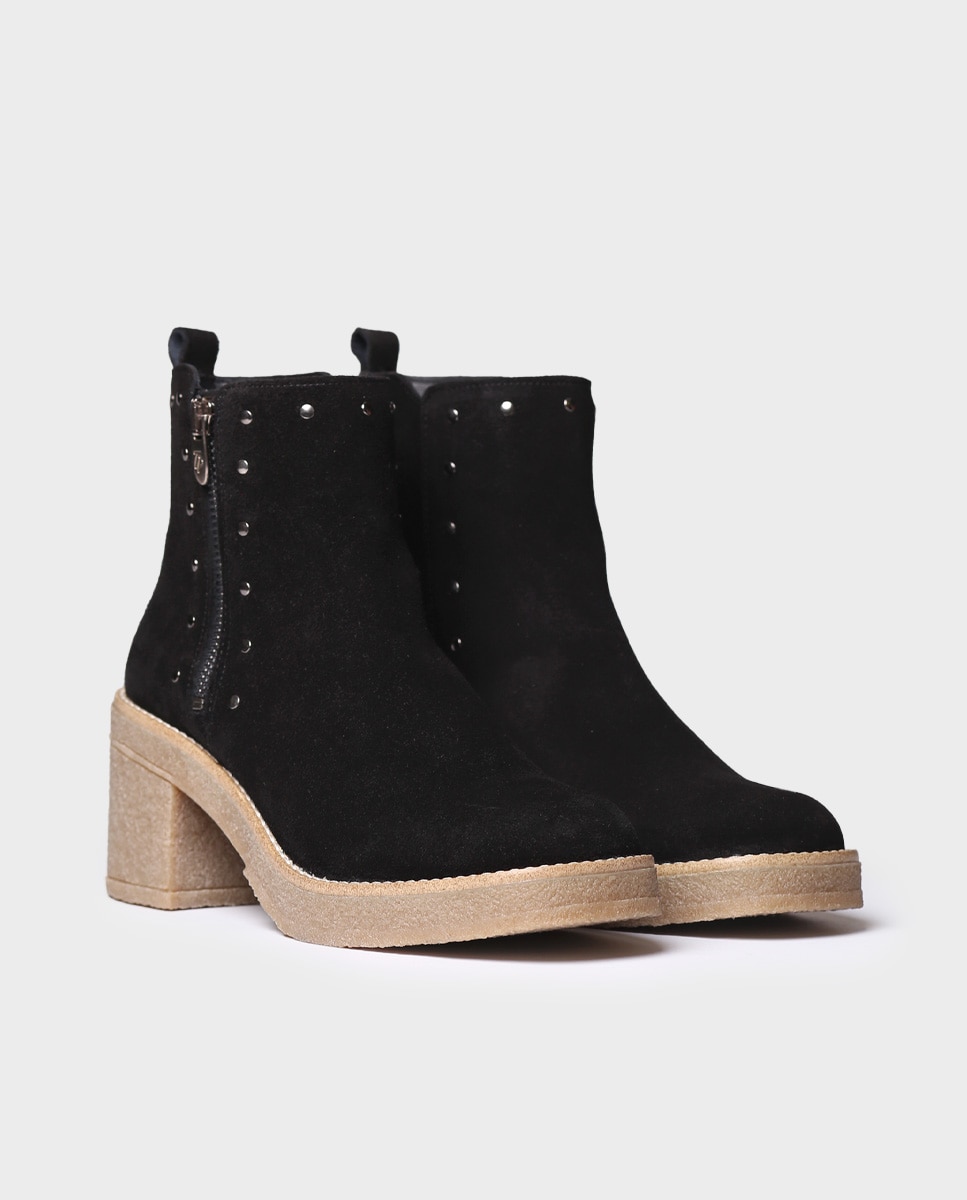 Botins de Camurça com Fecho Zip Preto-2