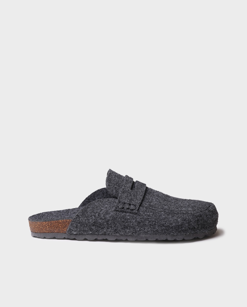 Imagem 0 de Pantufas de Feltro Tipo Socas