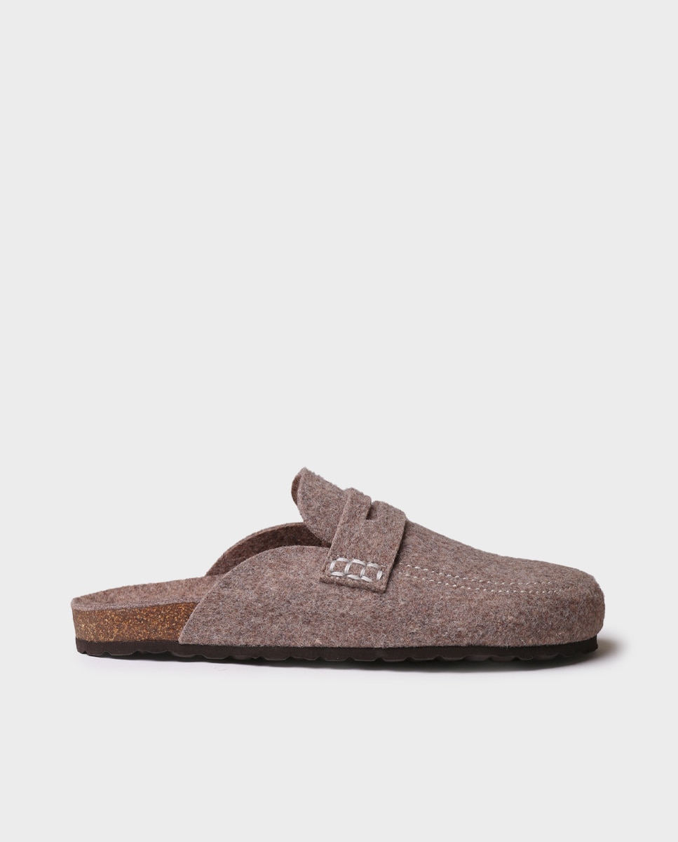 Imagem 0 de Pantufas de Feltro Tipo Socas