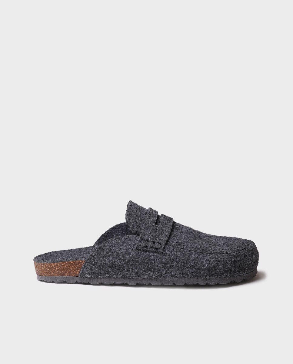 Imagem 0 de Pantufas de Feltro Tipo Socas