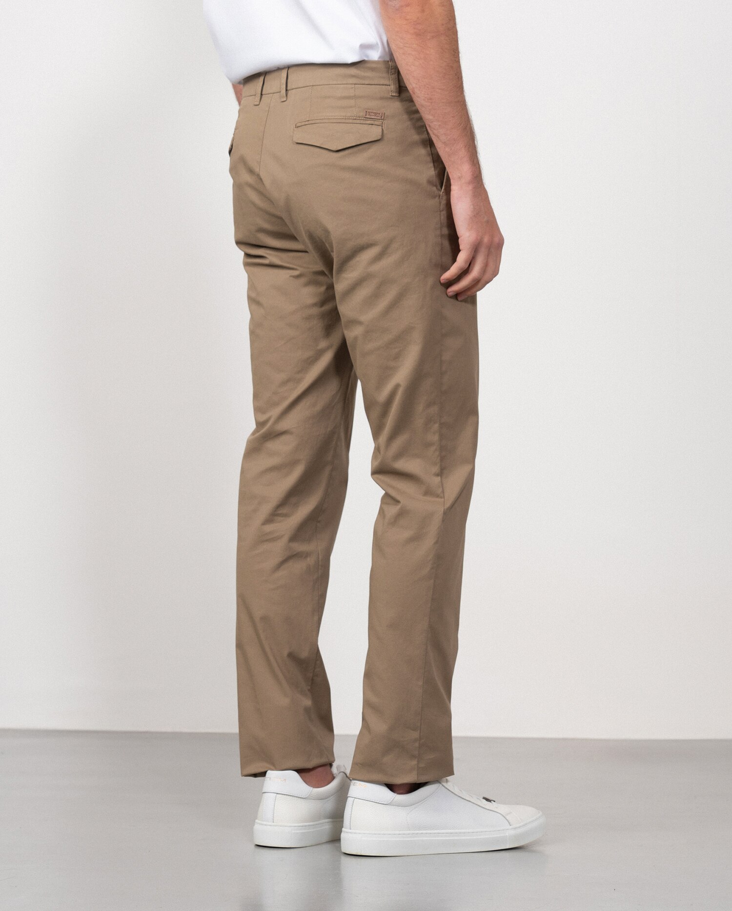Calças Chino Slim Fit em Verde Castanho-claro-6