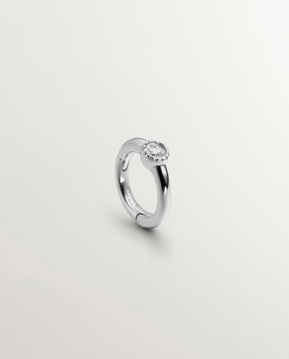 Brinco Individual de Argola Pequena de Ouro Branco de 9k com Diamante 0,014 Cts Branco-1