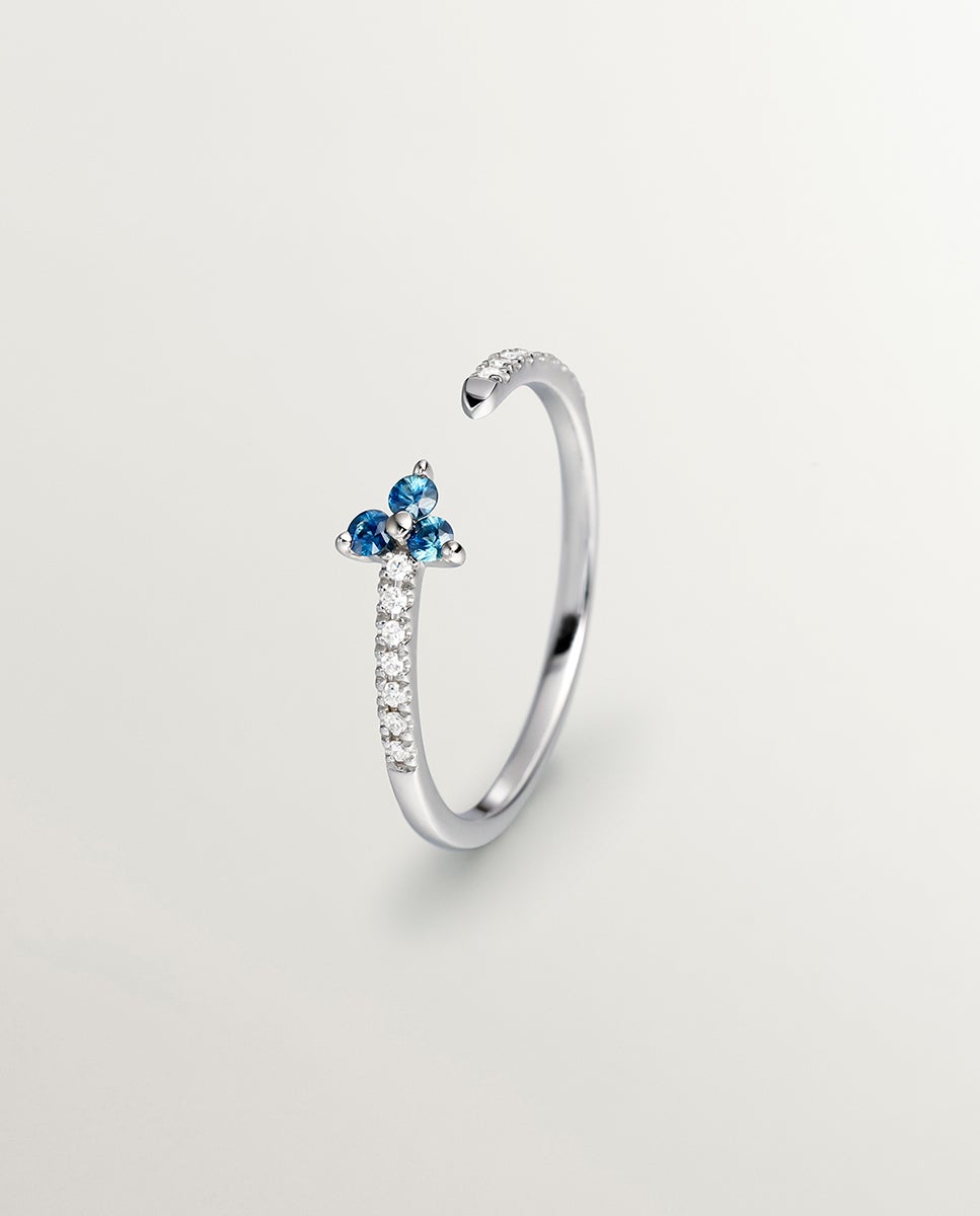 Anel de Ouro Branco de 9k com Diamantes e Trevo de Safiras Azuis Azul-1
