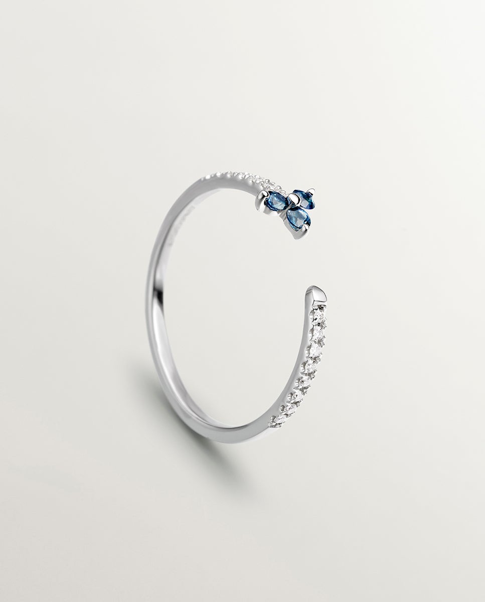 Anel de Ouro Branco de 9k com Diamantes e Trevo de Safiras Azuis Azul-3