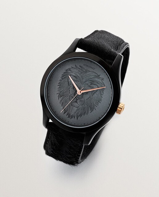 Imagem 0 de Relógio Savage com Bracelete de Couro Efeito Pelo e Esfera Preta com Detalhe de Leão