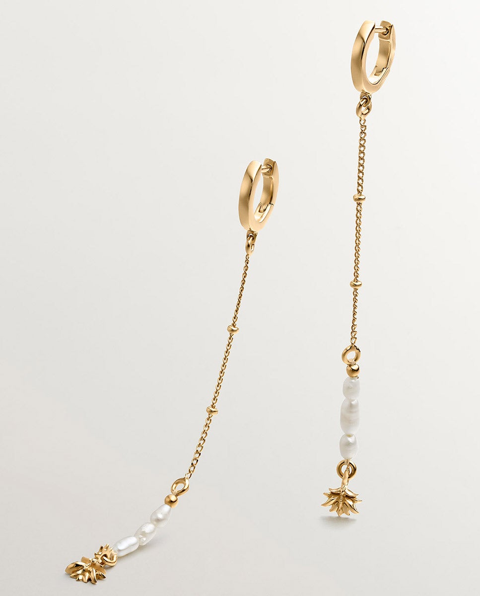 Brincos de Argola em Prata 925 Banhada em Ouro Amarelo de 18k com Pendente de Pérolas e Flor de Lótus Branco-3