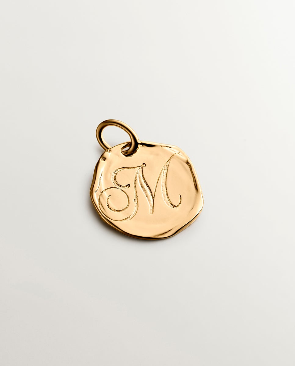 Charm Artesanal de Prata 925 Banhada em Ouro Amarelo de 18k com Inicial M Ouro-1