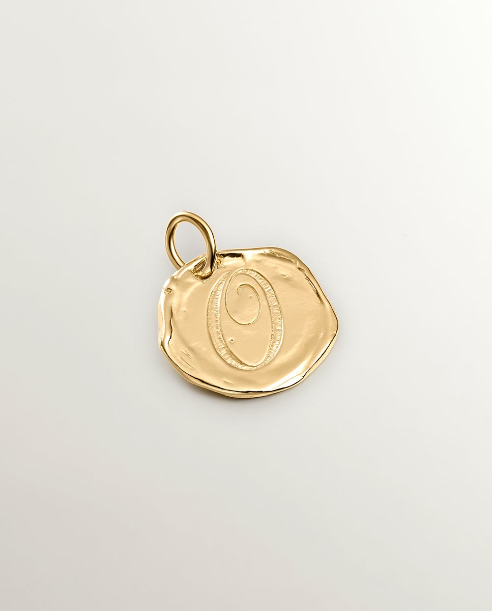 Charm Artesanal de Prata 925 Banhada em Ouro Amarelo de 18k com Inicial o Ouro-1