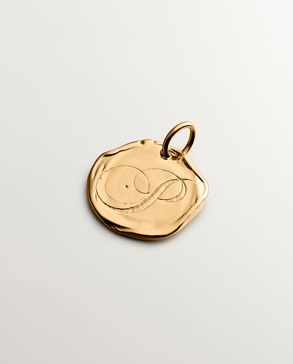 Charm Artesanal de Prata 925 Banhada em Ouro Amarelo de 18k com Inicial P Ouro-1