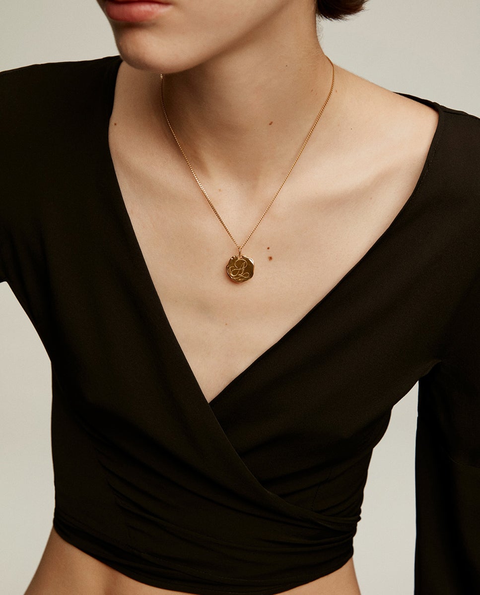 Charm Artesanal de Prata 925 Banhada em Ouro Amarelo de 18k com Inicial a Ouro-2
