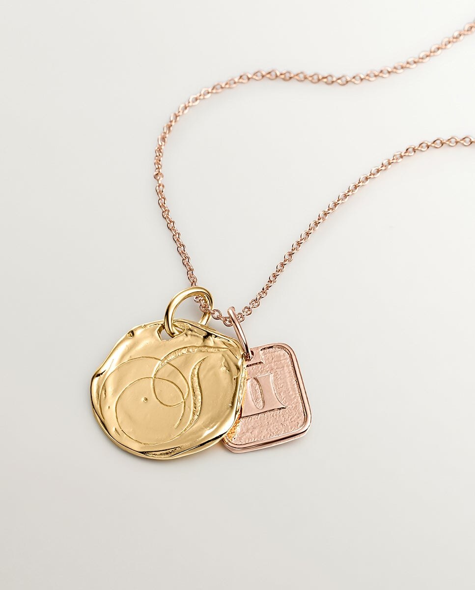 Charm Artesanal de Prata 925 com Banho de Ouro Amarelo de 18k com Inicial T Ouro-2