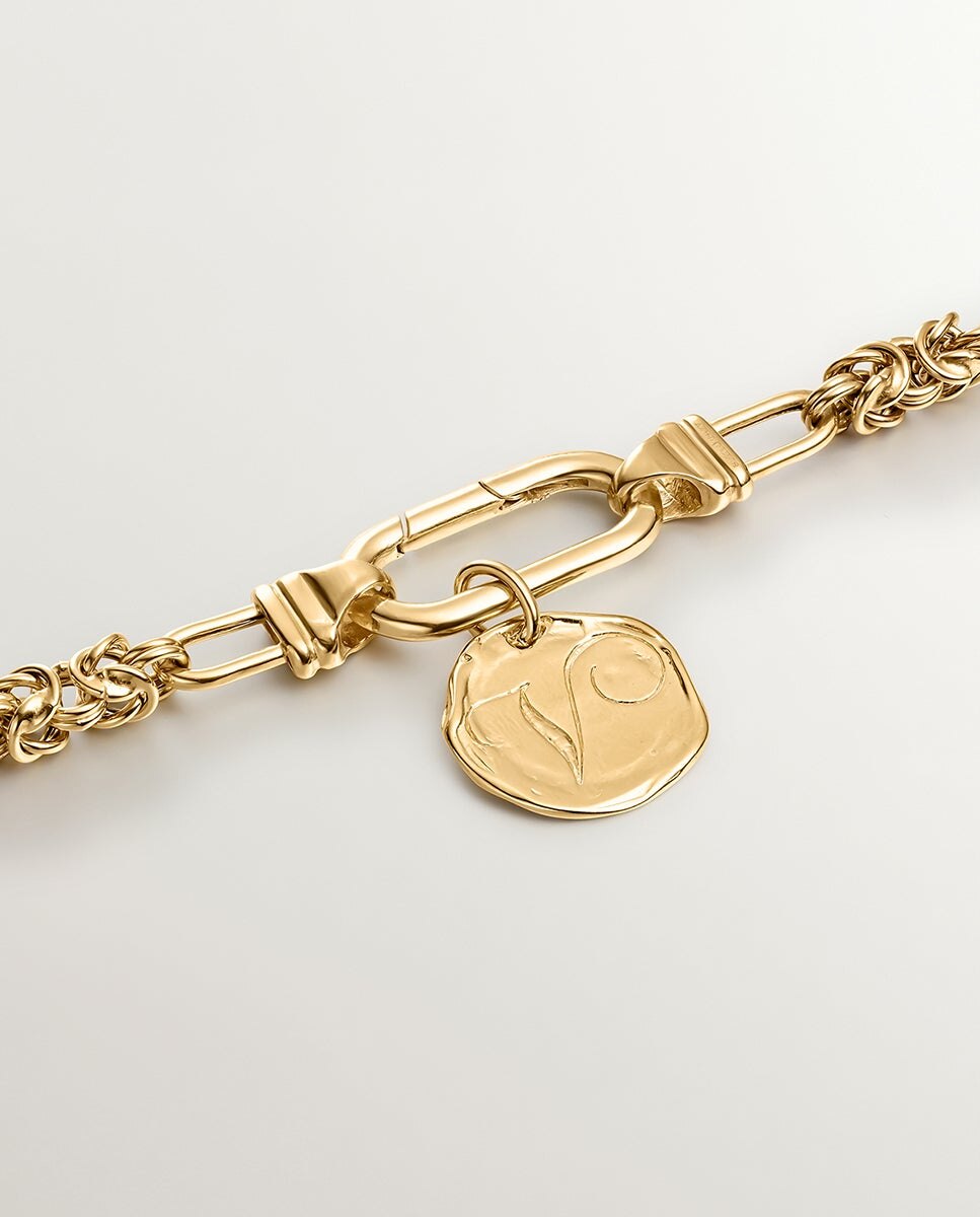 Charm Artesanal de Prata 925 Banhada em Ouro Amarelo de 18k com Inicial V Ouro-2