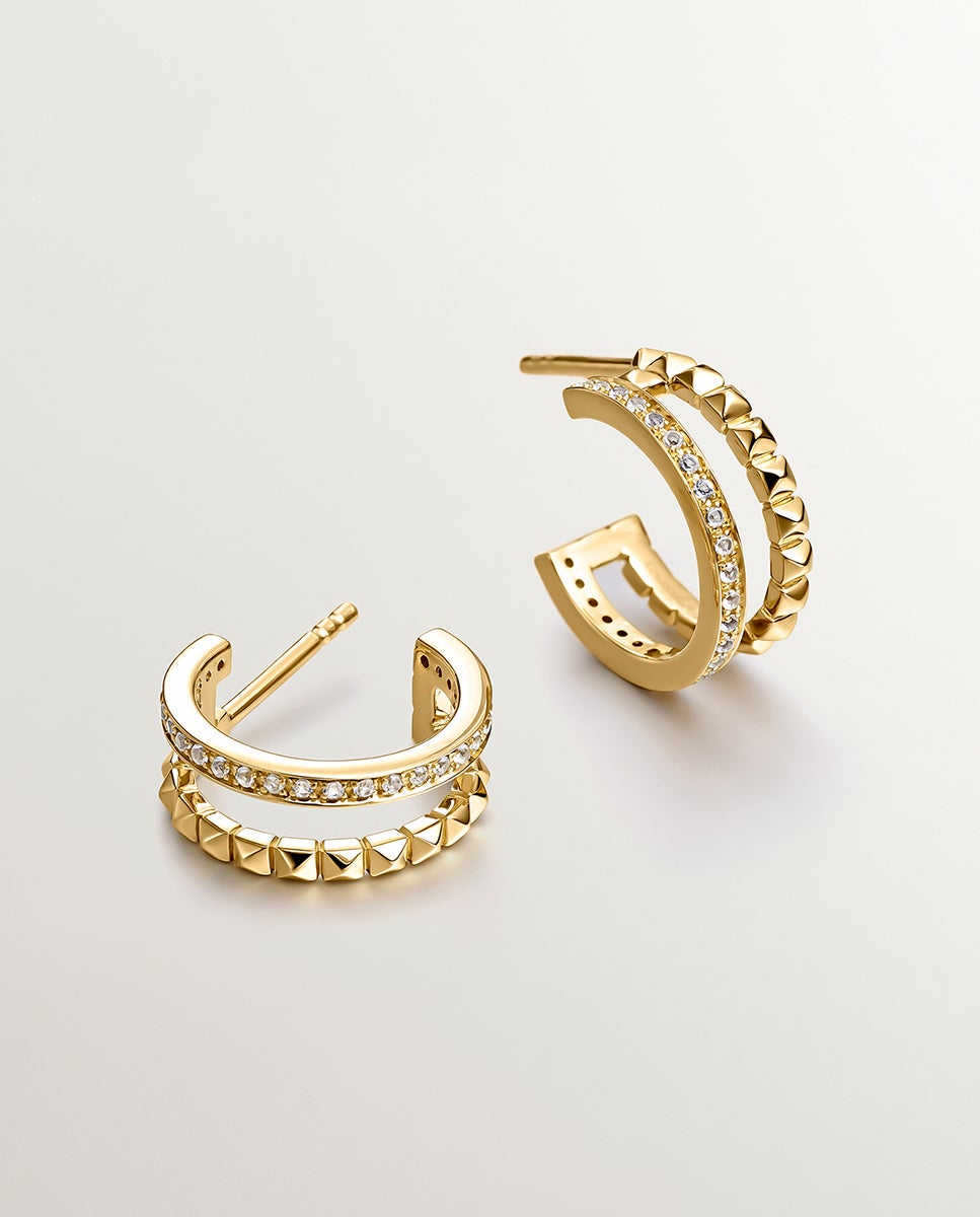 Brincos de Argola Duplas de Prata 925 Banhada em Ouro Amarelo de 18k com Relevo e Topázios Brancos Branco-1